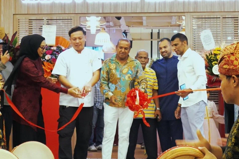 Pelancaran rasmi Mas Ayu Family Restaurant dihadiri oleh keluarga, teman-teman dan selebriti pada 10 Februari lalu sebelum pembukaan operasi pada 20 Februari. 