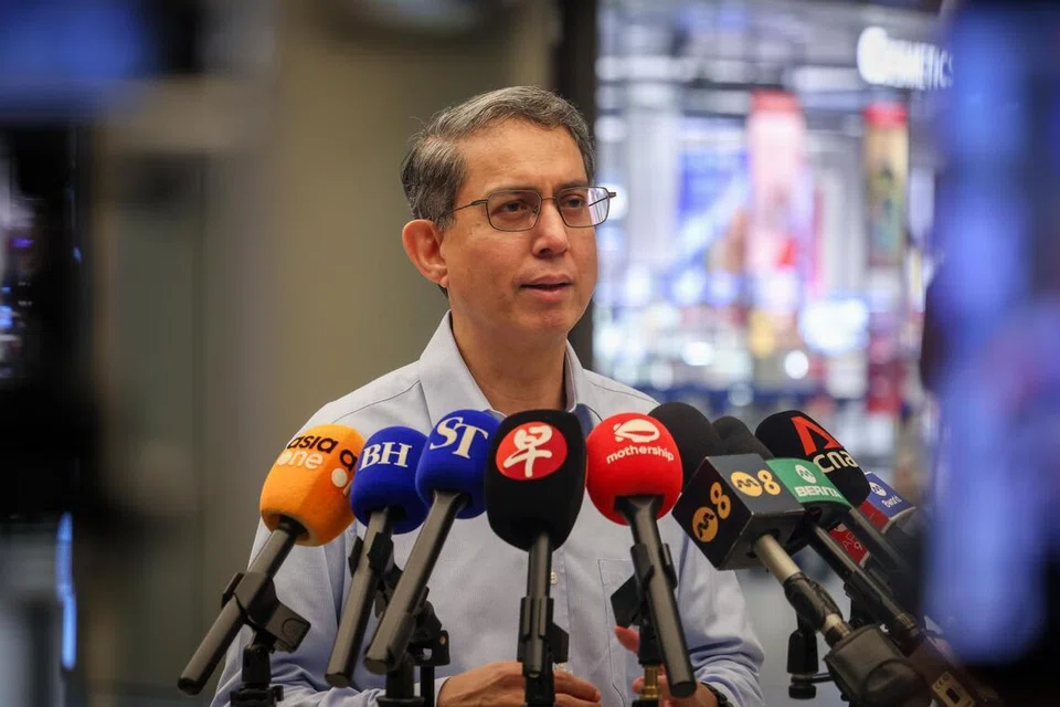 Pemangku Menteri Bertanggungjawab bagi Ehwal Masyarakat Islam, Profesor Madya Dr Muhammad Faishal Ibrahim, turut hadir bagi menyambut ketibaan penumpang warga Singapura pada 13 Mac. 