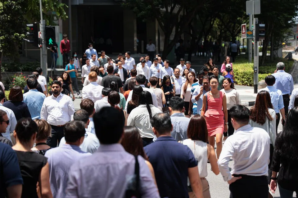 BANTU PEKERJA: Presiden Kongres Kesatuan Sekerja Kebangsaan (NTUC), Cik Mary Liew, menggesa majikan melaksanakan Garis Panduan Majlis Gaji Kebangsaan (NWC) 2023/2024 dan memberi ganjaran kepada pekerja dengan kenaikan gaji yang adil dan bayaran berubah-ubah untuk membantu mereka menghadapi tekanan kos sara hidup tinggi.