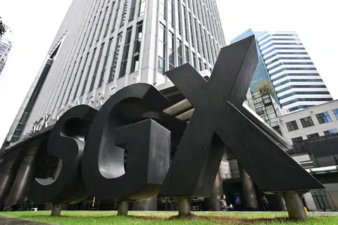 Dalam satu pengumuman petang pada 9 April, Presiden Amerika Syarikat, Encik Donald Trump, berkata beliau akan menurunkan banyak tarif baru buat sementara, tetapi menaikkan levi ke atas import dari China kepada 125 peratus. 