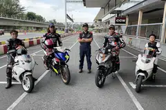 SEHATI SEJIWA: (Dari kiri) Muhammad Aniq Abdul Fattah, Encik Arsyad Rusydi, Encik Khalik Nordin, Dani Reza dan Mika Rendyno. - Foto-Foto FAKHRURADZI ISMAIL 