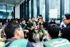 Pelajar Madrasah Al-Arabiah Al-Islamiah, Madrasah Al-Maarif Al-Islamiah dan Madrasah Wak Tanjong Al-Islamiah menimba ilmu daripada karyawan dalam bidang seperti perniagaan, perundangan dan multimedia sempena bengkel, ‘EXPLORE@Madrasah’ pada 12 Julai di Guoco Midtown, di Beach Road.