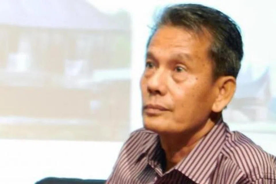 PAKAR SENI BINA: Encik Hasmurdi Hassan, lulusan kejuruteraan Indonesia, telah menghasilkan banyak makalah dan juga buku untuk mengupas keindahan dan keunikan rumah Minangkabau yang sesuai sepanjang masa.