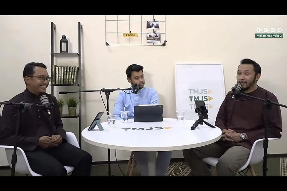 MEMBINCANGKAN TENTANG DOSA: (Dari kiri) Ustaz Khairul Abdullah Kamal, Ustaz Azri Azman dan Ustaz Muhammad Hafiz Zainul dalam rancangan bual bicara #TMJS. - Foto PERSATUAN MUHAMMADIYAH #TMJS