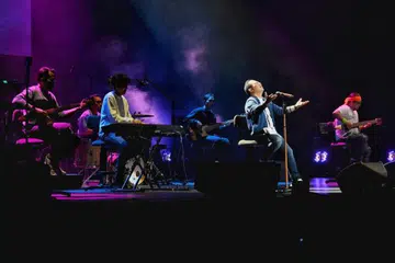Konsert Wali Band terus memukau dan menggegarkan Star Theatre pada 14 September, memikat hati peminat tegar dengan persembahan yang bertenaga dan penuh semangat.