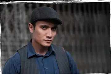 Memandangkan pengalamannya membawakan watak polis dalam drama, ‘Forensik’ dan ‘Code of Law’, Fauzie Laily, ‘dilamar’ pengarah Faisal Ishak, untuk membintangi lanjutan filem biopik ‘Gayong’, yang mengisahkan perjalanan hidup pengasas Silat Gayong Malaysia, Datuk Meor Abdul Rahman Uda Mohd Hashim.