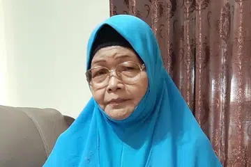 Pelakon veteran Singapura, Cik Ponisah Bachik, menghembuskan nafas terakhir pada 25 Julai. Suaminya, Allahyarham Mahfudz Abdul Majid, juga pelakon mapan, meninggal dunia pada 15 Julai lalu.
