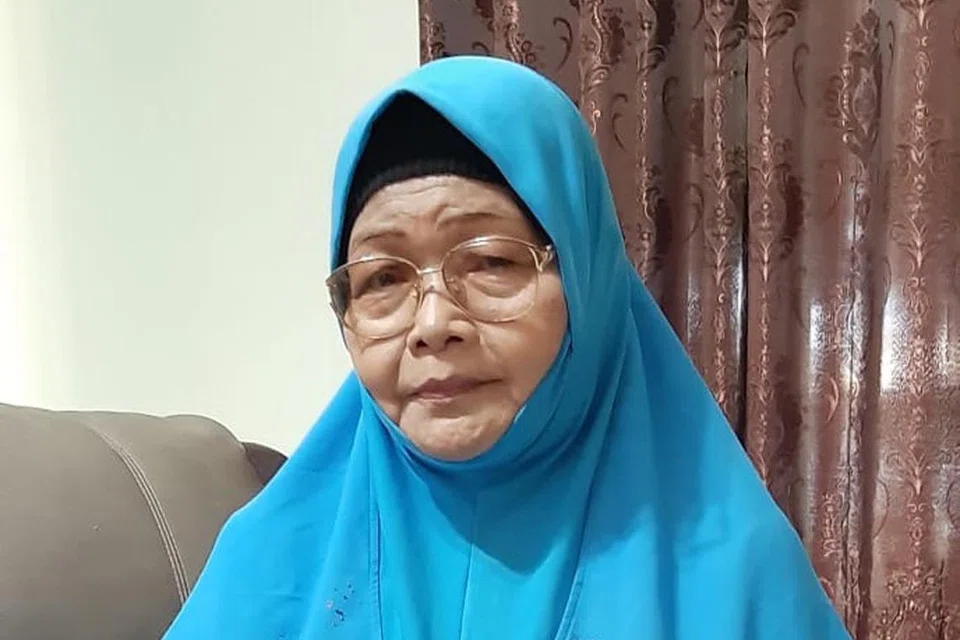 Pelakon veteran Singapura, Cik Ponisah Bachik, menghembuskan nafas terakhir pada 25 Julai. Suaminya, Allahyarham Mahfudz Abdul Majid, juga pelakon mapan, meninggal dunia pada 15 Julai lalu.