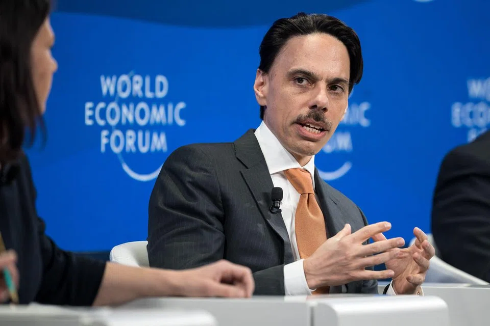 TEGASKAN PENDIRIAN: Menteri Luar Arab Saudi, Putera Faisal bin Farhan Al-Saud, semasa menyertai sesi perbincangan di Forum Ekonomi Dunia di Davos menyatakan terdapat laluan ke arah masa depan yang lebih baik untuk rantau Timur Tengah.