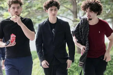 Adik beradik (dari kiri) Albert, Alejandro dan Alexis Martinez-Arizala tiba di Mahkamah Negara pada 5 September 2024. 