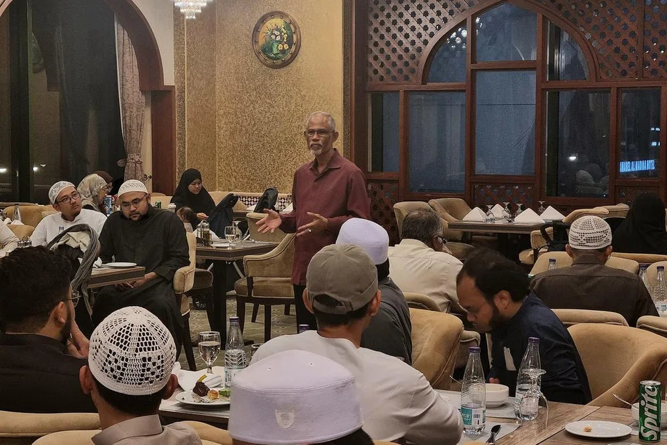 PERTEMUAN BERMANFAAT: Menteri Bertanggungjawab bagi Ehwal Masyarakat Islam, Encik Masagos Zulkifli Masagos Mohamad, menggalak para pelajar supaya merebut peluang untuk tingkatkan prospek kerjaya dan mengalu-alukan sumbangan mereka untuk memberi kesan positif kepada masyarakat Melayu/Islam di Singapura.