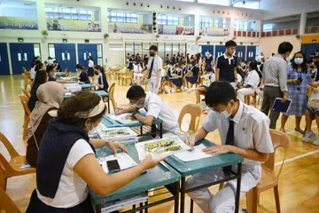 PENEMPATAN SEKOLAH: Pelajar yang ditempatkan di maktab rendah (JC) atau Institut Millennia (MI) perlu melaporkan diri ke institusi mereka pada pagi 2 Februari, manakala pelajar yang ditempatkan di politeknik atau Institut Pendidikan Teknikal (ITE) akan menerima butiran pendaftaran mereka melalui e-mel atau mel pada akhir Februari.