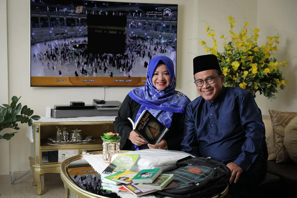 REDA: Encik Hassan Ali dan Cik Hamidah Karim sudah melakukan semua persiapan dan "berharap dapat pergi", namun mereka reda dan sedar ada hikmah di sebalik penangguhan ibadah itu tahun ini dek Covid-19. - Foto BH ONG WEE JIN