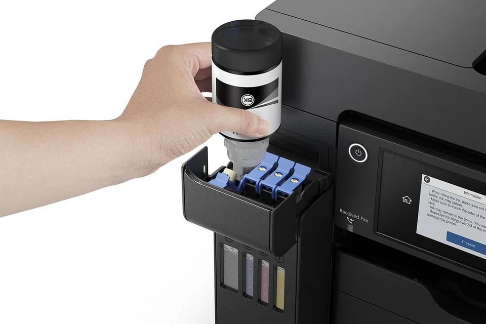 Epson EcoTank L15150 mempunyai sistem pengisi dakwat yang inovatif - mengurangkan risiko dakwat tertumpah. 