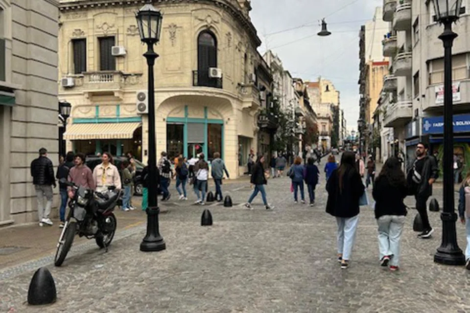 KLASIK DAN MENAWAN: Beberapa bangunan klasik di Buenos Aires dengan seni bina ‘baroque’ atau ala struktur bangunan Eropah pada abad ke-17 dan 18.