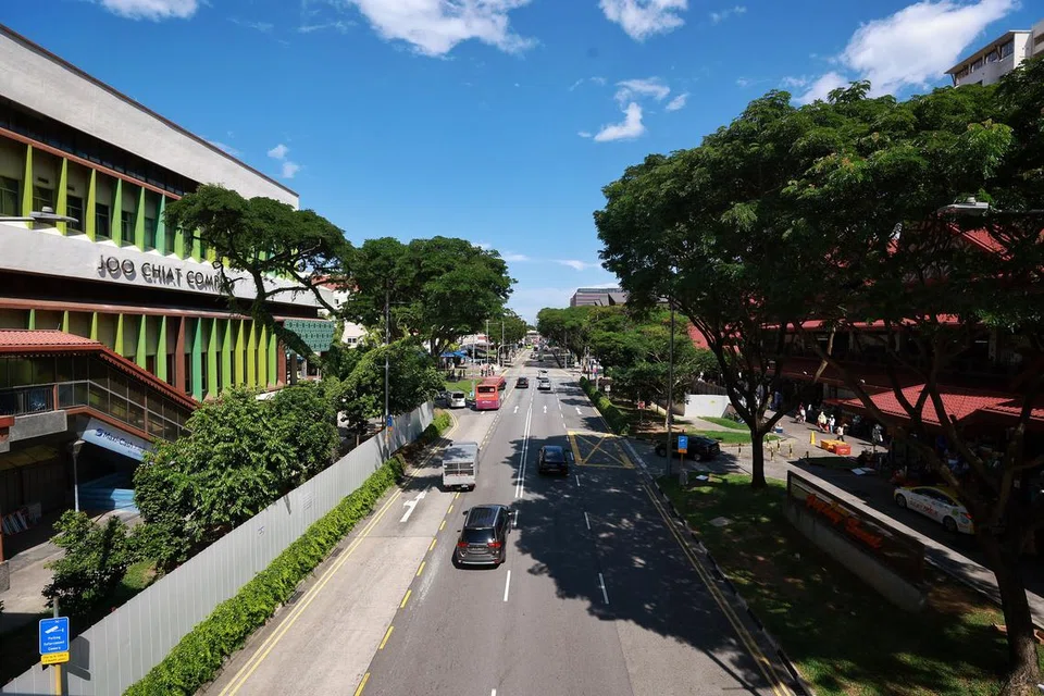 KEMAJUAN DI GEYLANG SERAI: Kerja pembinaan dan naik taraf kelihatan sedang dilaksana di sekitaran Geylang Road.