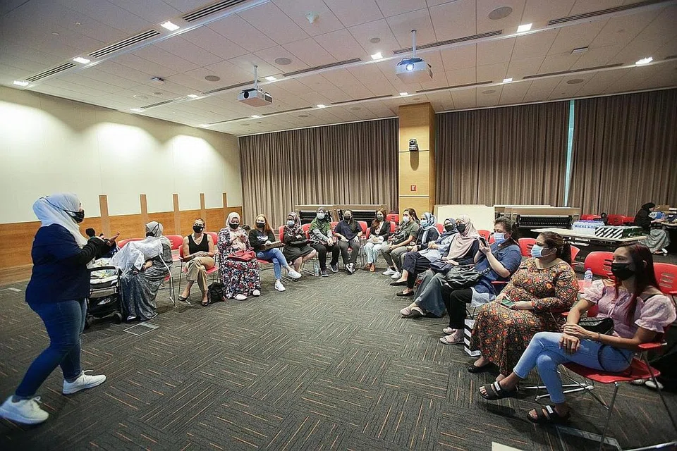 LEBIH RAMAI WANITA KEMBALI BEKERJA: Bagi Cik Siti Zubaidah, program Back-To-Work Women yang sekarang dikenali sebagai program Women@Work, telah meningkatkan keyakinan beliau sewaktu bekerja. - Foto YAYASAN MENDAKI