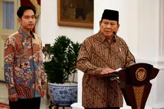 Presiden Indonesia, Encik Prabowo Subianto (kanan) dan Naib Presiden, Encik Gibran Rakabuming Raka, disifatkan sebagai pasangan ideal dan memberi harapan baru kepada Indonesia.