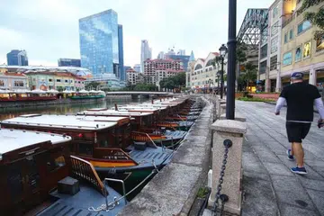 MSE berkata pelanggaran peraturan tersebut dikesan di restoran Resorts World Sentosa, Boat Quay dan Clarke Quay. - 