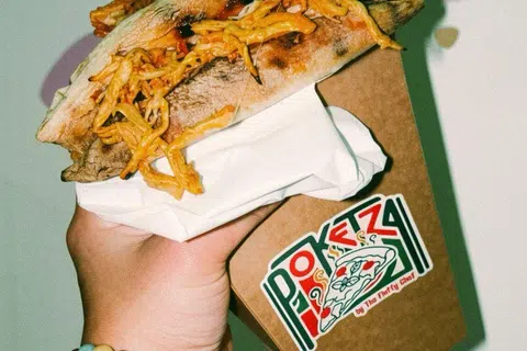 Rendang Dendang, $13, yang menggabungkan rendang daging kisar bersama keju mozzarella
