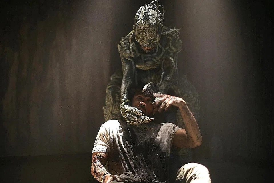 'TRANSFORMERS' ATAU 'SPECIES'?: Hantu dalam filem Harum Malam yang mengganggu watak Jamil, lakonan Remy Ishak ini, seperti yang tersesat daripada filem Species atau Transformers. - Foto APPARAT-SCOPE PRODUCTIONS