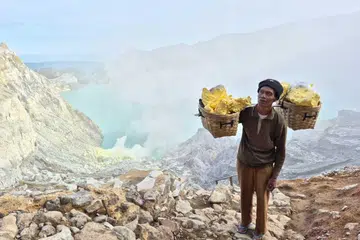 pelombong sulfur ijen