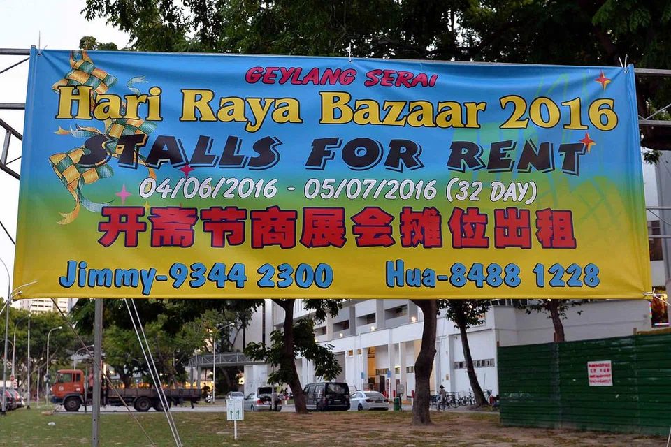 SAMBUTAN MENGGALAKKAN: Setiap tahun, bazar Hari Raya di Geylang Serai dianjurkan oleh divisyen Geylang Serai dan divisyen Kembangan-Chai Chee. Tahun ini sekitar 1,000 gerai akan ditampilkan. - Foto M.O. SALLEH