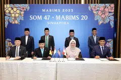 KERJASAMA: (Barisan belakang, dari kanan) Encik Masagos Zulkifli Masagos Mohamad; Menteri di Jabatan Perdana Menteri (Hal Ehwal Agama) Malaysia, Encik Mohd Na’im Mokhtar; wakil Menteri Agama Republik Indonesia, Encik Syaiful Rachmat Dasuki; dan, Menteri Hal Ehwal Ugama Negara Brunei Darussalam, Ustaz Baharuddin Othman semasa di Mesyuarat Tidak Rasmi Menteri Agama Brunei, Indonesia, Malaysia dan Singapura (Mabims) pada Khamis. Turut hadir ialah (barisan depan, dari kanan) Ketua Eksekutif, Muis,  Encik Kadir Maideen; Ketua Pengarah, Jabatan Kemajuan Islam Malaysia, Cik Hakimah Mohd Yusoff; Sekretaris Jeneral, Kementerian Agama Republik Indonesia, Encik Nizar Ali; dan Setiausaha Tetap, Kementerian Hal Ehwal Ugama, Negara Brunei Darussalam, Encik Mohammad Rosli  Ibrahim. 