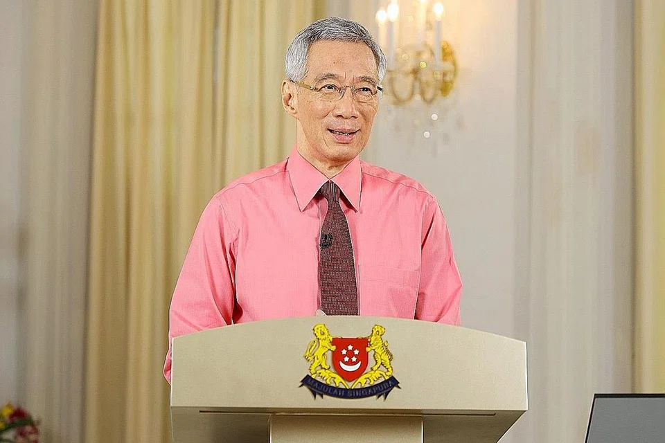PERLU PEMERINTAH BERKEBOLEHAN DAN SOKONGAN RAKYAT: PM Lee Hsien Loong berkata Singapura memerlukan pemerintah berkebolehan beserta sokongan kuat rakyat untuk melakukan semua yang perlu bagi pihak rakyat, dan memastikan negara dan rakyat dapat melalui waktu bergelora. - Foto MCI