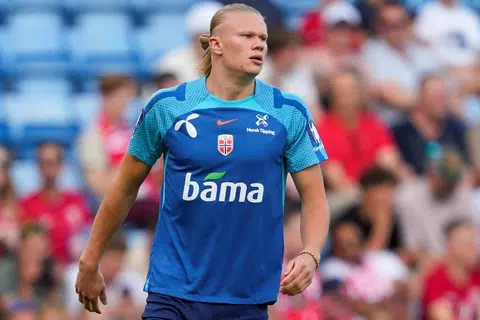 DIGERUNI: Erling Haaland pemain paling mungkin menggantikan Ronaldo dan Lionel Messi. 