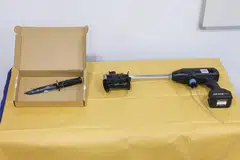 Sebuah alat yang diubah suai menjadi penyembur api (kanan) dan sebilah pisau dirampas daripada lelaki itu di tempat kejadian.