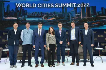 SIDANG KEMUNCAK BANDAR DUNIA 2022: Anggota panel (dari kiri) Encik Chng Kai Fong, Encik Sanjeev Sanyal, Encik Mihhail Kolvart, moderator Cik Ng Wee Wei, pengarah urusan negara dan pengarah urusan kanan Accenture, Profesor Luis Bettencourt, Encik Jacques Beltran dan Presiden Kejuruteraan ST daripada penyelesaian bandar, Encik Chew Men Leong.