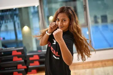 PANDANG RENDAH: Terdapat segelintir orang yang memandang rendah pada Siti Zhywee Ramle kerana beliau seorang wanita. Namun keraguan itu hanya mendorongnya untuk melakukan yang terbaik. - Foto BH oleh ARIFFIN JAMAR