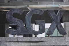 Indeks Straits Times (STI) naik 1.81 mata, atau 0.3 peratus, kepada 5,032.41 pada tengah hari 23 Februari, selepas menurun seketika sejurus pasaran dibuka.
