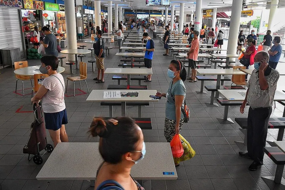 BUKA SEMULA NEGARA SECARA BERHATI-HATI: Berucap di Parlimen semalam, Menteri Kesihatan Encik Gan Kim Yong berkata Singapura telah pun membuat langkah besar ke arah memulihkan kegiatan ekonomi dan sosial dalam cara yang selamat. - Foto fail