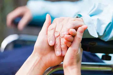AWALNYA MENJAGA ANGGOTA KELUARGA: Wanita warga Vietnam berusia 28 tahun dikesan sebagai antara kes jangkitan Covid-19 baru di Singapura. Beliau datang ke sini dengan Pas Kembara Udara bagi menjaga seorang anggota keluarganya yang sudah menerima rawatan perubatan di Singapura bagi kondisi yang tiada kena mengena dengan koronavirus. - Foto HIASAN FAIL ISTOCKPHOTO