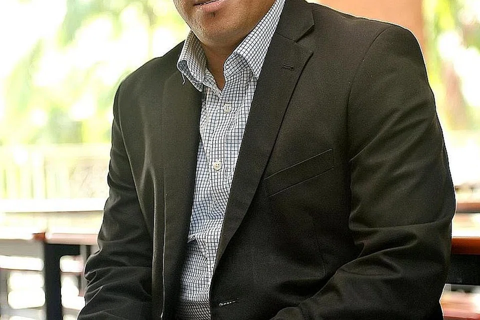 Penolong Profesor di Sekolah Pengajian Antarabangsa S. Rajaratnam (RSIS), Dr Mohamed Ali (gambar atas) .