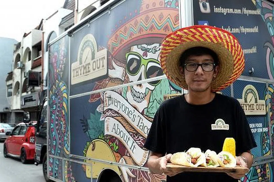 MERONDA KOTA MENCARI PELANGGAN: Mengendalikan perniagaan makanan 'fusion' Mexico daripada trak makanan Thyme Out memudahkan Encik Najee Ramli bergerak pantas mendekati pelanggannya.