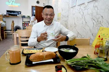 Pemilik Restoran ‘The Daun’, Encik Mohamad Soffian Abdullah, membuka restoran halal di Ho Chi Minh sejak 2012. 