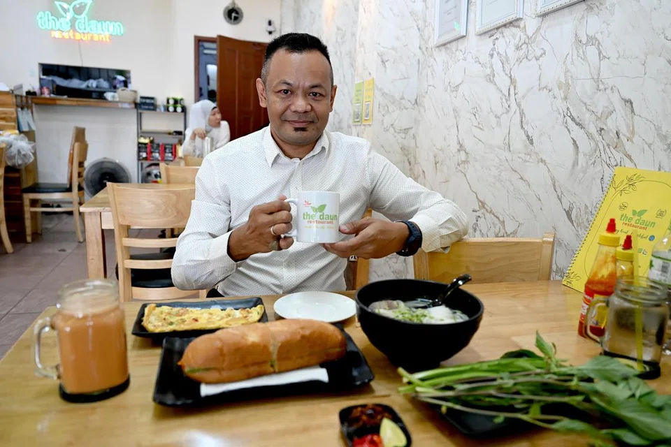 Pemilik Restoran ‘The Daun’, Encik Mohamad Soffian Abdullah, membuka restoran halal di Ho Chi Minh sejak 2012. 