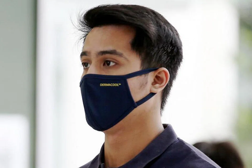 Aliff mencuri wang tunai sebanyak $300 dan satu juta rupiah ($94) daripada seorang pelakon Indonesia.