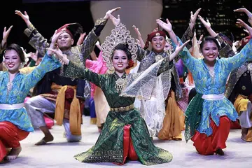 GABUNGAN NUSANTARA: Penari dan pengajar dari institusi kesenian dari Malaysia, Brunei, Indonesia dan Singapura disatukan dalam sebuah simposium tari. - Foto ERA DANCE THEATRE