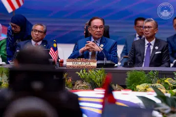 Perdana Menteri Malaysia, Datuk Seri Anwar Ibrahim (tengah), pada sesi pleno sempena Sidang Kemuncak Asean ke-46, di Kuala Lumpur, pada 26 Mei.  