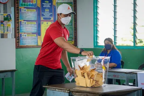 Masa dan kos tinggi antara faktor ramai pengundi menuntut agar pilihan raya di Malaysia diadakan serentak.  