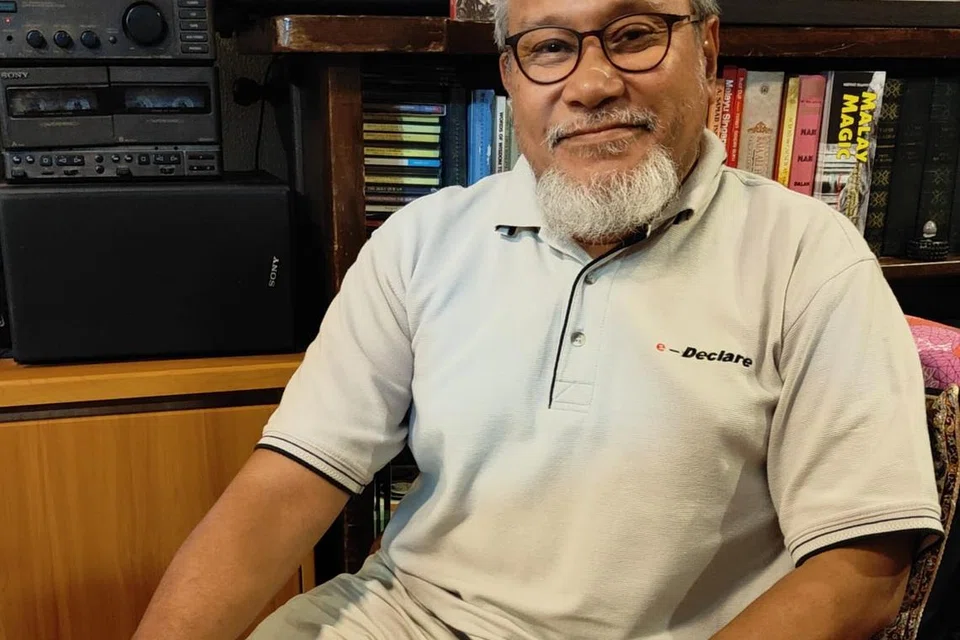 HARGAI LAGU CIPTAAN DATUK: Encik Amrhan Mohamed Said berasa cukup teruja setiap kali mendengar lagu Di Tanjong Katong berkumandang di radio. 