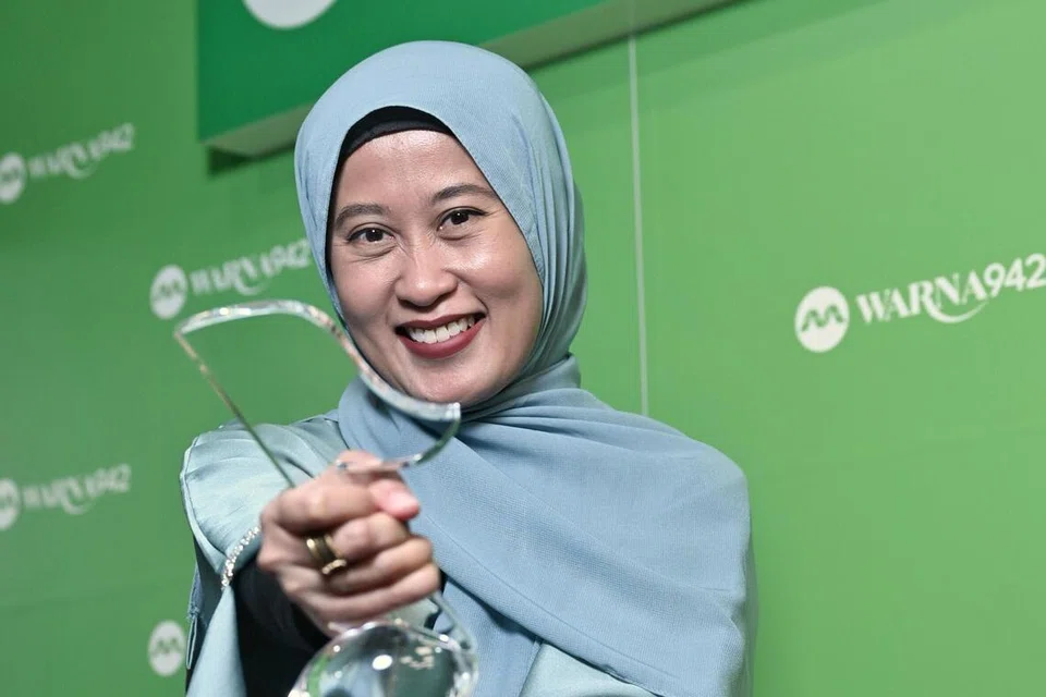 Penyiar stesen radio Warna 942, Aura Shai, atau nama sebenarnya, Shaidatunniza Mahmood, menasihatkan bakat muda agar lebih aktif membina dan menjaga jenama peribadi, demi memastikan kelangsungan kerjaya dalam industri muzik yang penuh pasang surut.