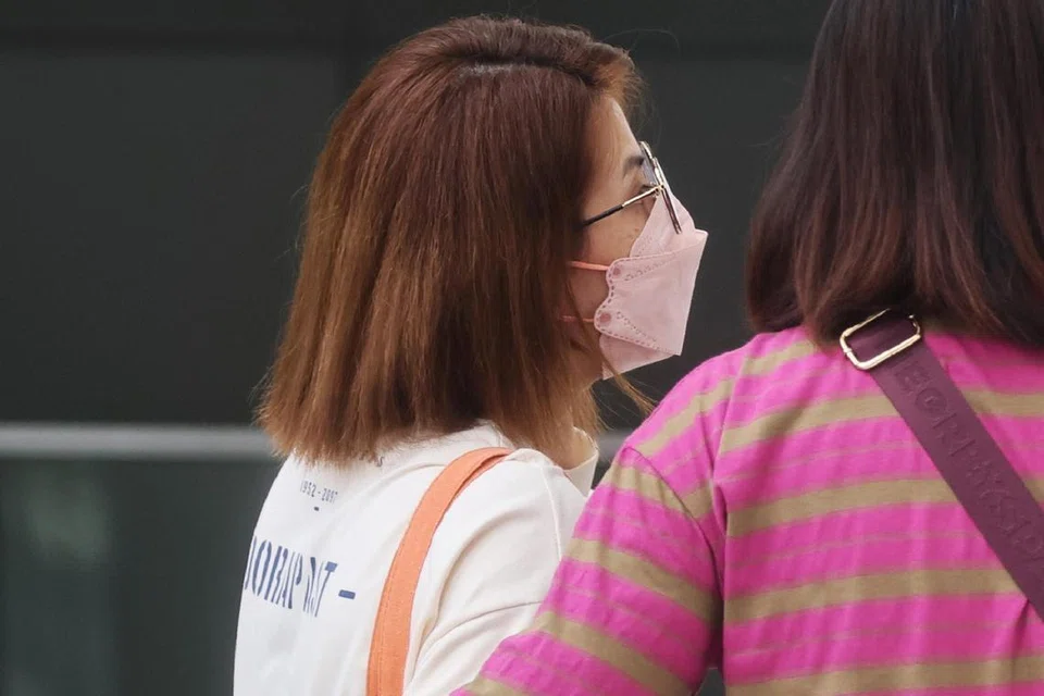 DIHADAP KE MAHKAMAH: Lin Min, 33 tahun, yang menghadapi tuduhan mendera seorang kanak-kanak di bawah jagaannya, hadir di mahkamah pada Rabu.