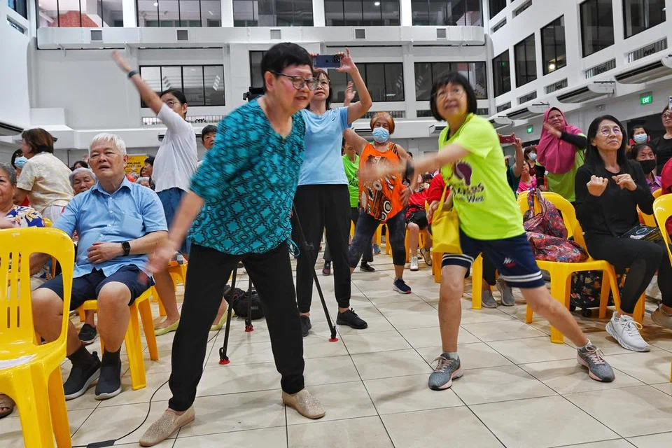Kegiatan senaman ‘zumba’ adalah antara aktiviti yang diadakan semasa Karnival EmpowerHER di Kelab Masyarakat Yuhua sempena sambutan Hari Wanita Antarabangsa, pada 10 Mac. 