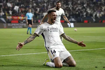 PERLAWANAN MENGHIBURKAN: Penyerang Real Madrid Joselu meraikan jaringannya untuk meletakkan Real Madrid di hadapan lima minit sebelum masa tambahan perlawanan berakhir. Real Madrid menang perlawanan 5-3 dan akan mara ke peringkat akhir Piala Super Sepanyol.  
