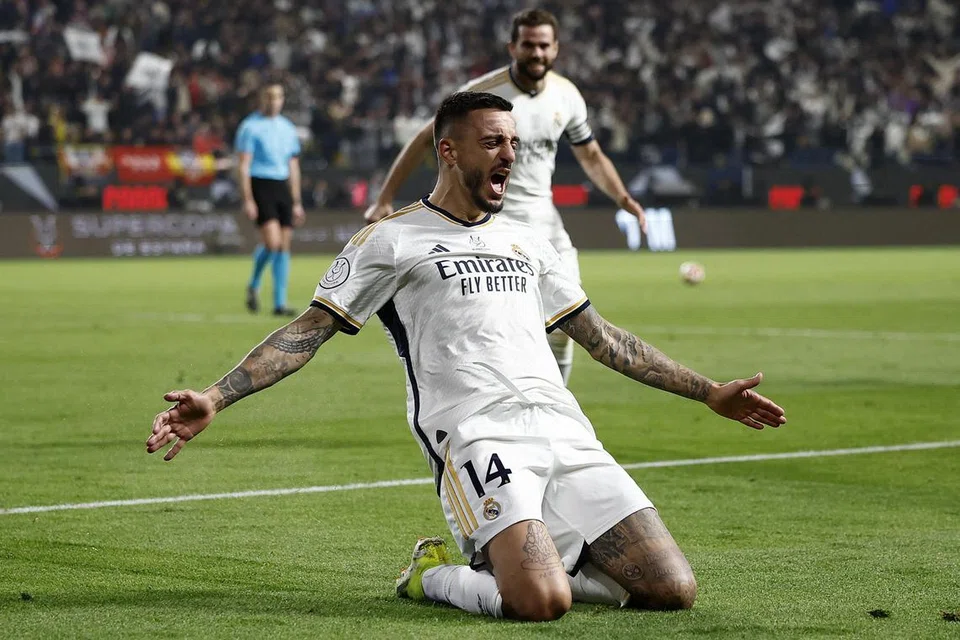 PERLAWANAN MENGHIBURKAN: Penyerang Real Madrid Joselu meraikan jaringannya untuk meletakkan Real Madrid di hadapan lima minit sebelum masa tambahan perlawanan berakhir. Real Madrid menang perlawanan 5-3 dan akan mara ke peringkat akhir Piala Super Sepanyol.  